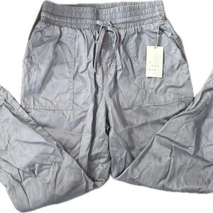 A New Day women’s Gray Cargo Pants